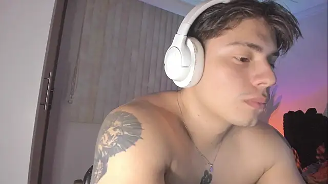 giordano_russo - Giordano_Russo's free webcam - UK Sex Cams
