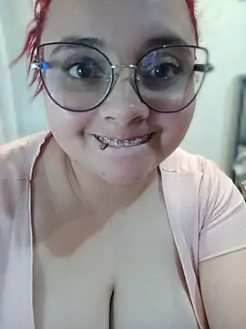 CURVY-HORNY webcam