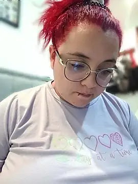 CURVY-HORNY webcam