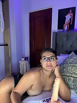 ema_zoe webcam