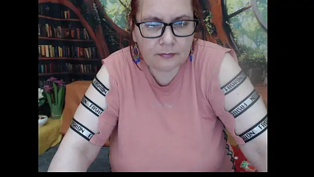PlayfullMature live cam on StripChat