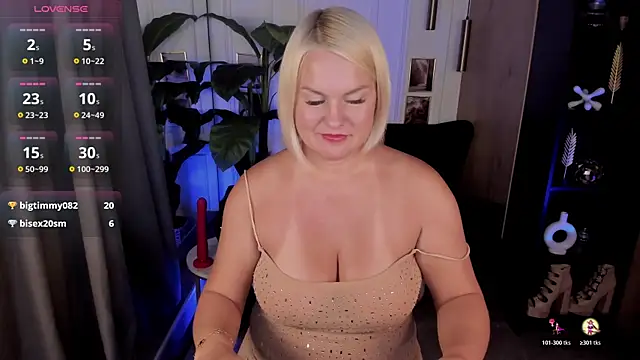 YolandaKiss live cam on StripChat