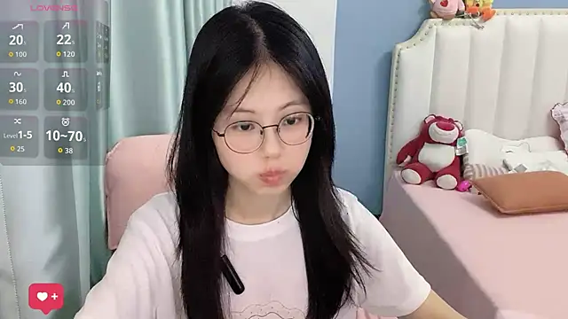 Luna-666 live cam on StripChat