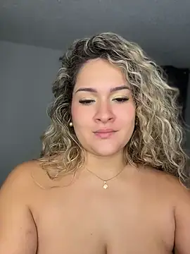 Sara_smiiith211 webcam