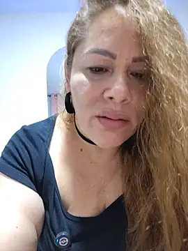 SluttyMilf79 webcam
