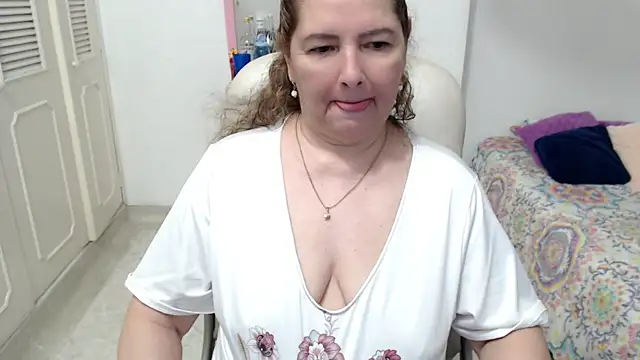 leonela_69 - Leonela_69's free webcam - UK Sex Cams