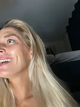 Bellalolahot webcam