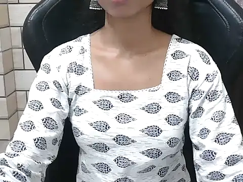 mayra4u (F young) - Oil on ass