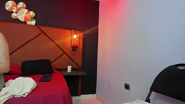 ScarletWais live cam on StripChat