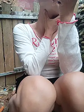 Linda-yiyi live webcam show