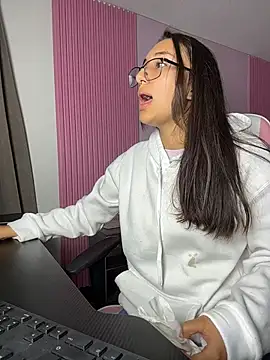 MoonLitDoll live webcam show
