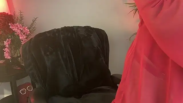 ItsNikki webcam