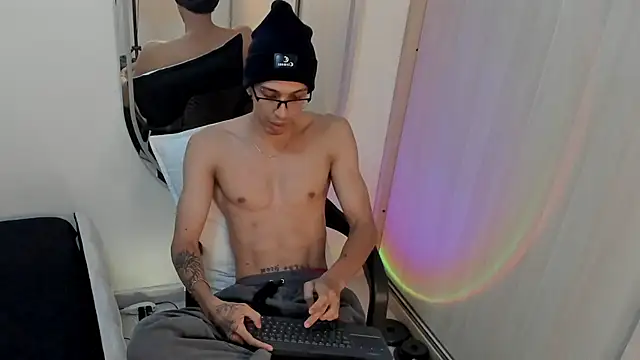 Mheysam_Youngerx webcam