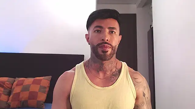 andrea_de_lucaa live cam on StripChat