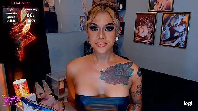 StellaStrong30 live cam on StripChat