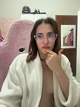 Irresistible37 webcam