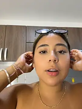 MelodyRey__ live cam on StripChat