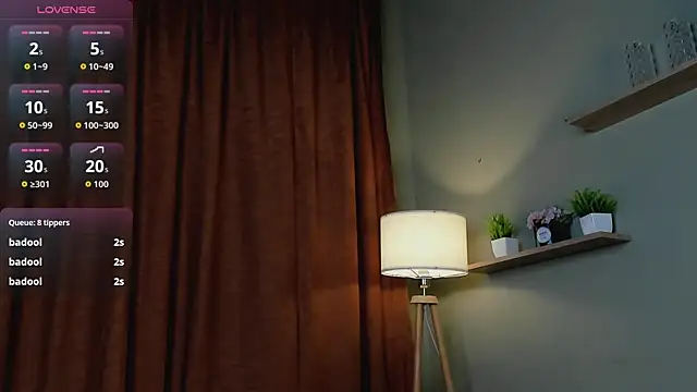 LeyaBloom webcam