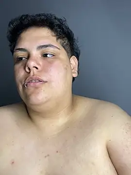 Hailey_Curvy webcam