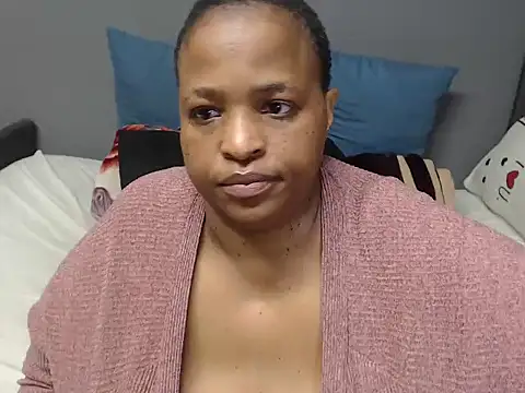 Bustydiva83 webcam