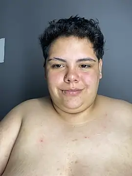 Hailey_Curvy webcam