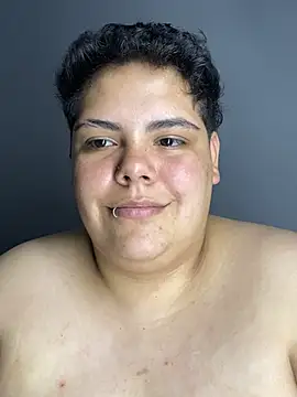 Hailey_Curvy webcam