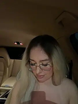 mollyxxx - Mollyxxx's free webcam - UK Sex Cams