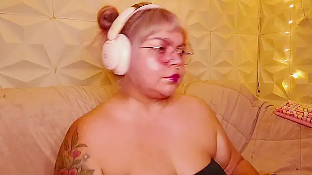 Satyn_doll live cam on StripChat