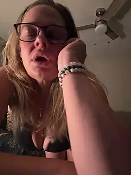 christinamoon0612 live cam