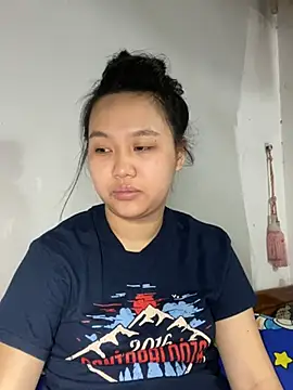 Almira6868 live cam on StripChat