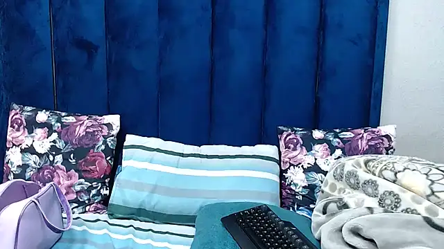 HotSmallTits webcam