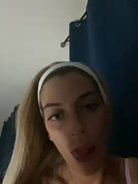 Bellalolahot webcam