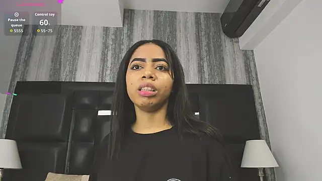 TyraKayne webcam