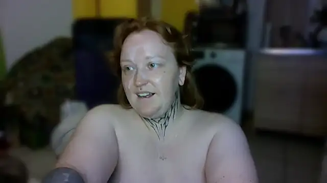 CURVYSAKURA webcam