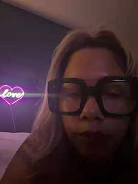 FamousBarbieDoll webcam