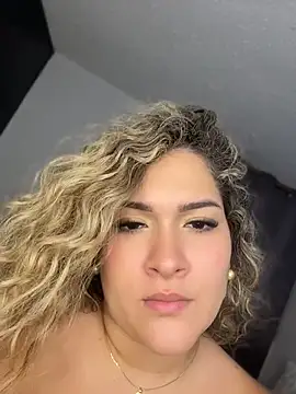 Sara_smiiith211 webcam
