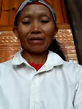 Nguyen_Emaa webcam
