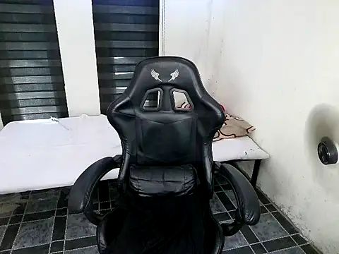 Spicy_RowyCam live cam on StripChat
