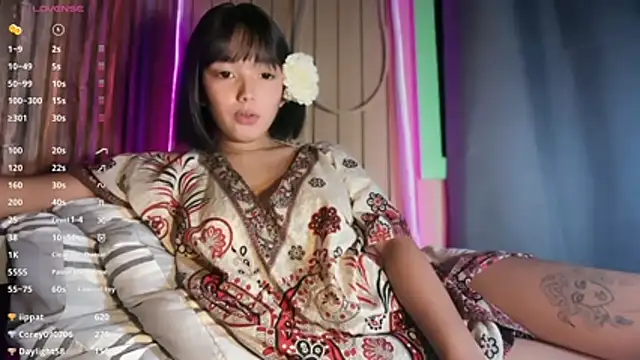 cutie_lisa18 (T teen) - BUZZ ME OWN ME AND OWN MY CUM