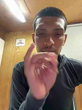 Guillermo618 live cam on StripChat