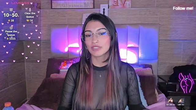 mia_devine_ webcam