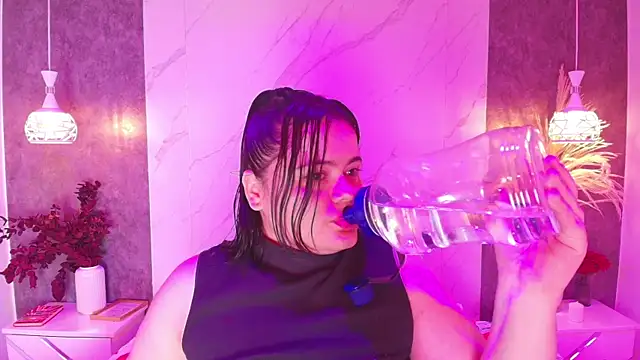 Vicky-Mooree webcam