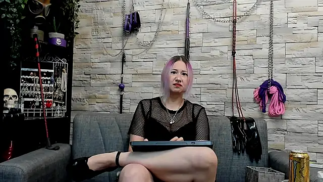 Miss_Kaz webcam