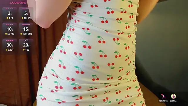 LeyaBloom webcam
