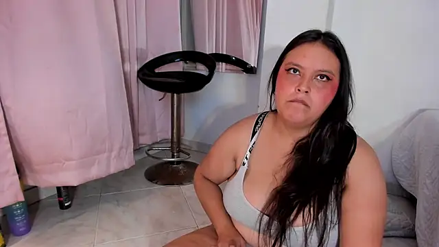 Luna_w10 live cam on StripChat