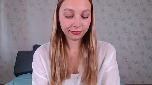 bellaa_love_ (F teen) - caress the ass