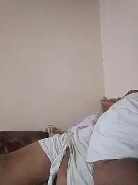 elpoop7305 live webcam show