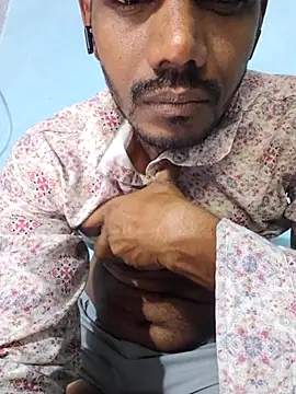 Daddyishere_19 webcam