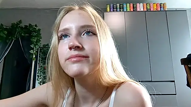 Mia_Azart live cam on StripChat