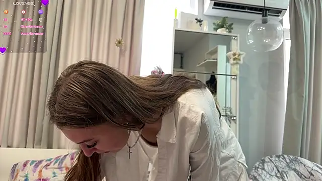 selena_favn webcam